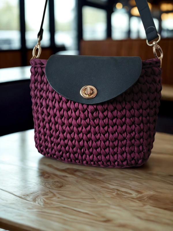 Háčkovaná kabelka s doplnkami z brúsenej Eko kože - marsala