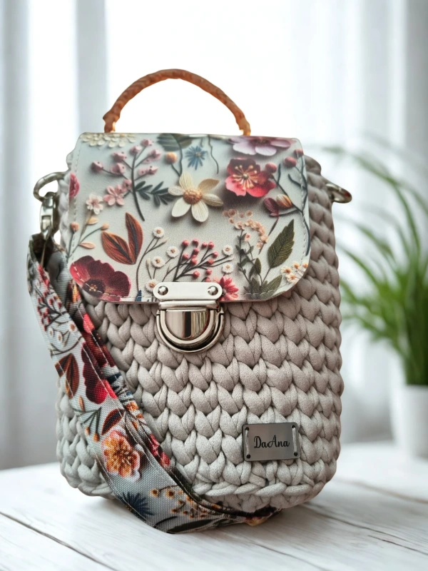 Háčkovaná mini kabelka Flowers 1